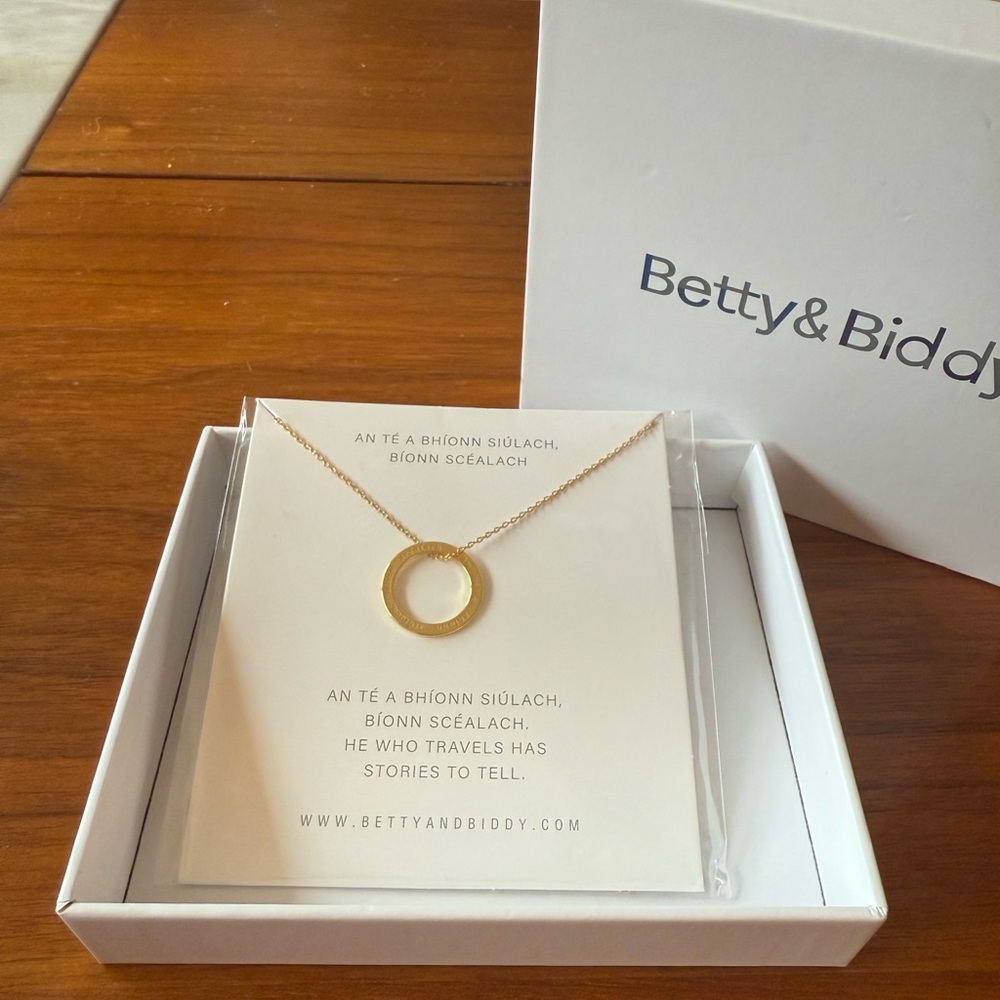 Gold Circle Pendant Necklace with Gaelic Inscription (NWT)